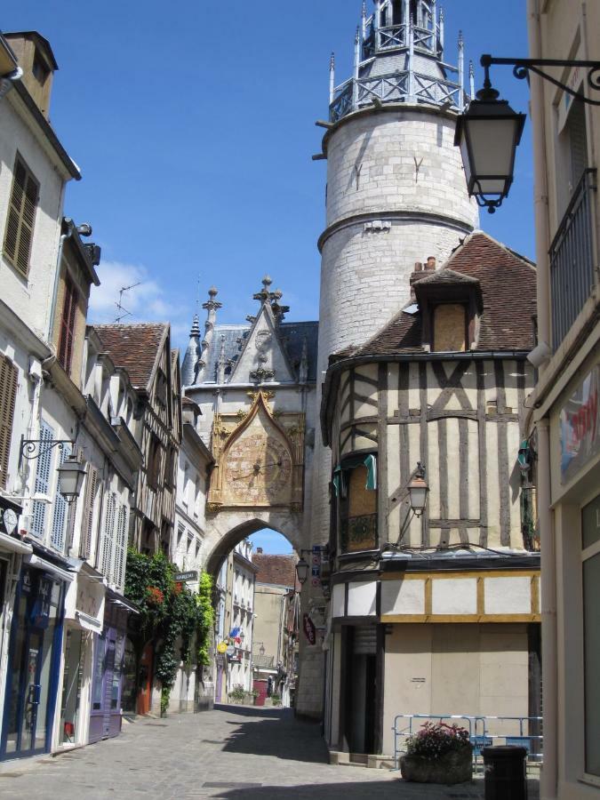 Confort Et Modernite Sur Les Quais Hotel Auxerre Exterior photo